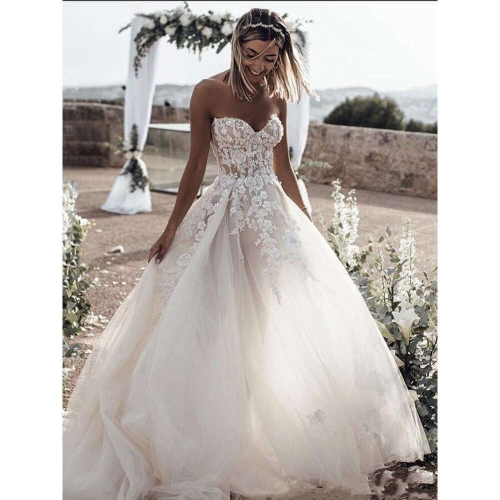Romantic Flower Appliques Lace Boho Wedding Dresses Strapless Bohemian Bridal Gowns Vestido Noiva Soft Tulle A Line Robe De