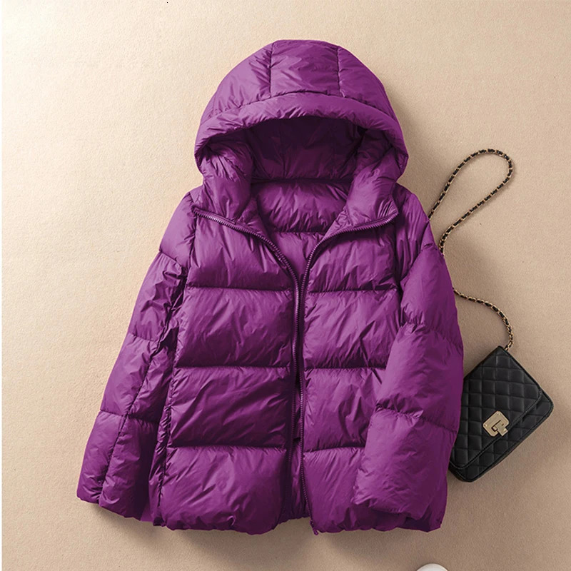 Lagabogy 2024 Winter Light Hooded Warm Puffer Jacket Women 90% White Duck Down Soft Coat Female Casual Bread Short Outwear 240712