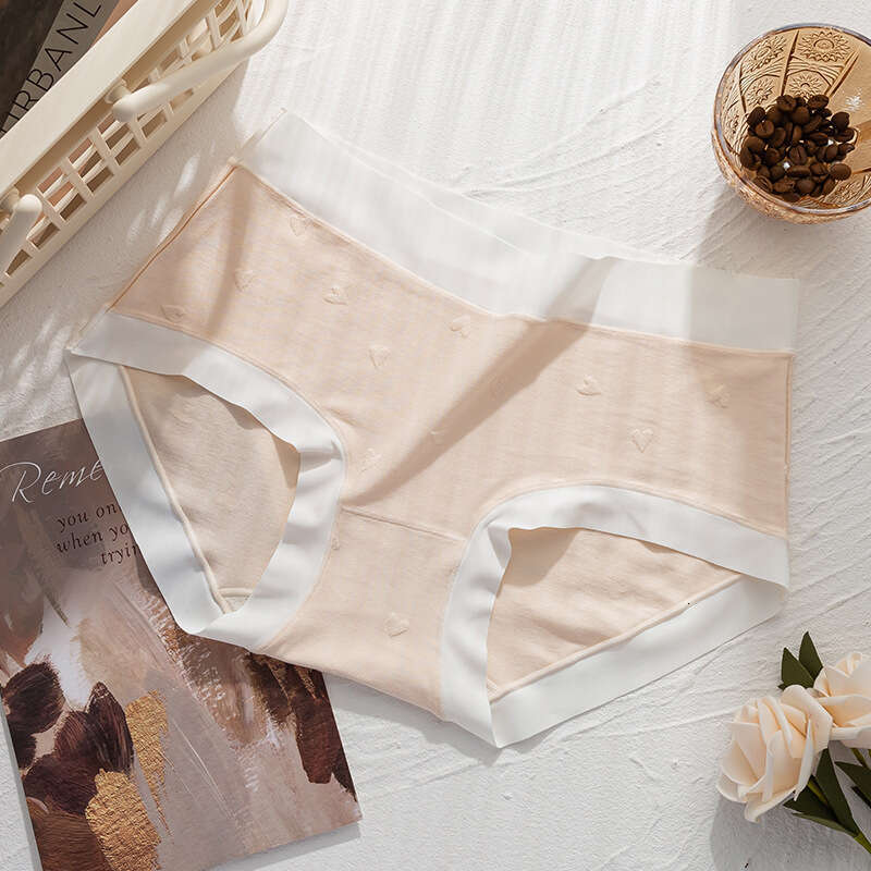 Soft Cream Colored Heart-shaped Girl's Made of Cotton 5A Antibacterial Crotch Women, Breathable and Seamless Underwear for Women Lingerie Calecon