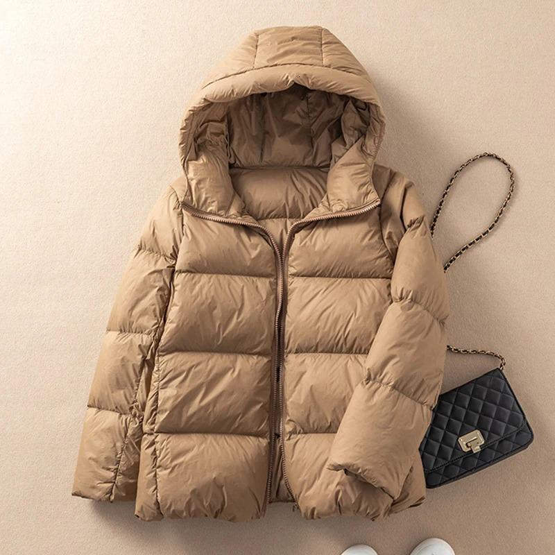 Lagabogy 2024 Winter Light Hooded Warm Puffer Jacket Women 90% White Duck Down Soft Coat Female Casual Bread Short Outwear 240712