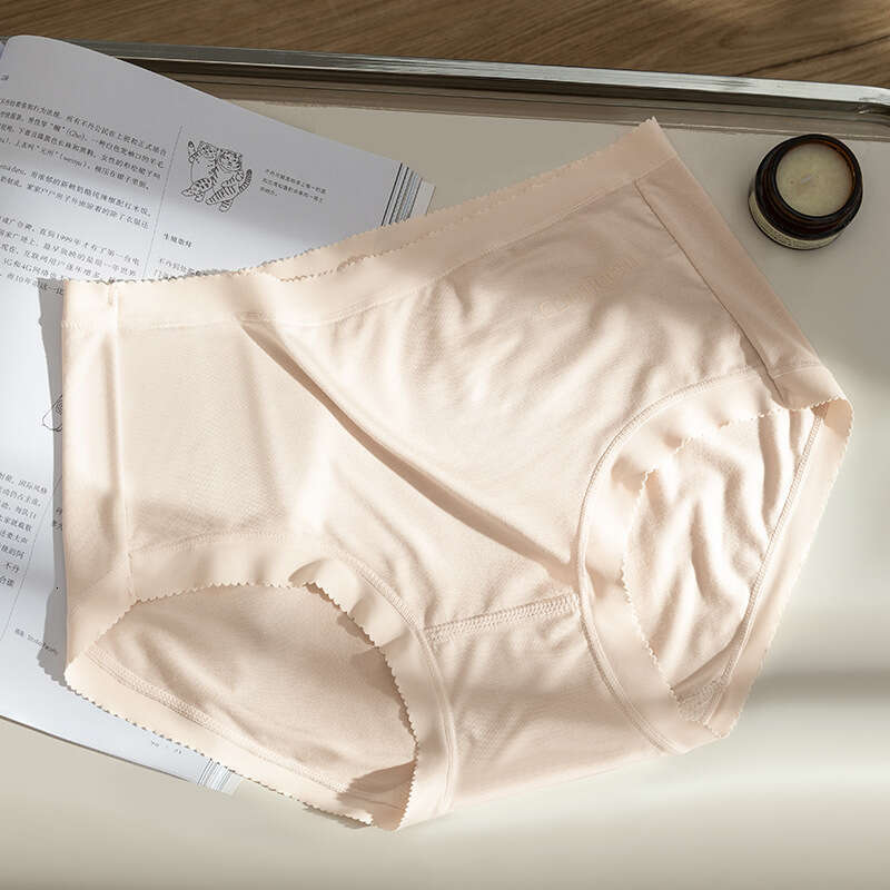 Ins Style Nude Breathable Antibacterial Mulberry Silk Crotch Women's Triangle Pants Skin Friendly Seamless Underwear Women Lingerie Women Underwe