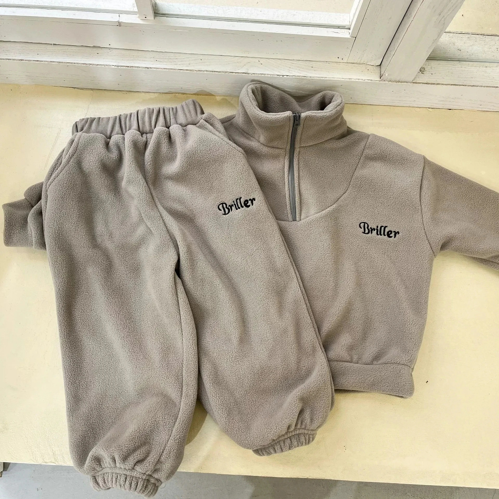 Autumn Winter Baby Kids Fleece Tracksuit Boys Girls Velvet Sweatshirt and Pants Two Piece Sets Children Sports Set 240710