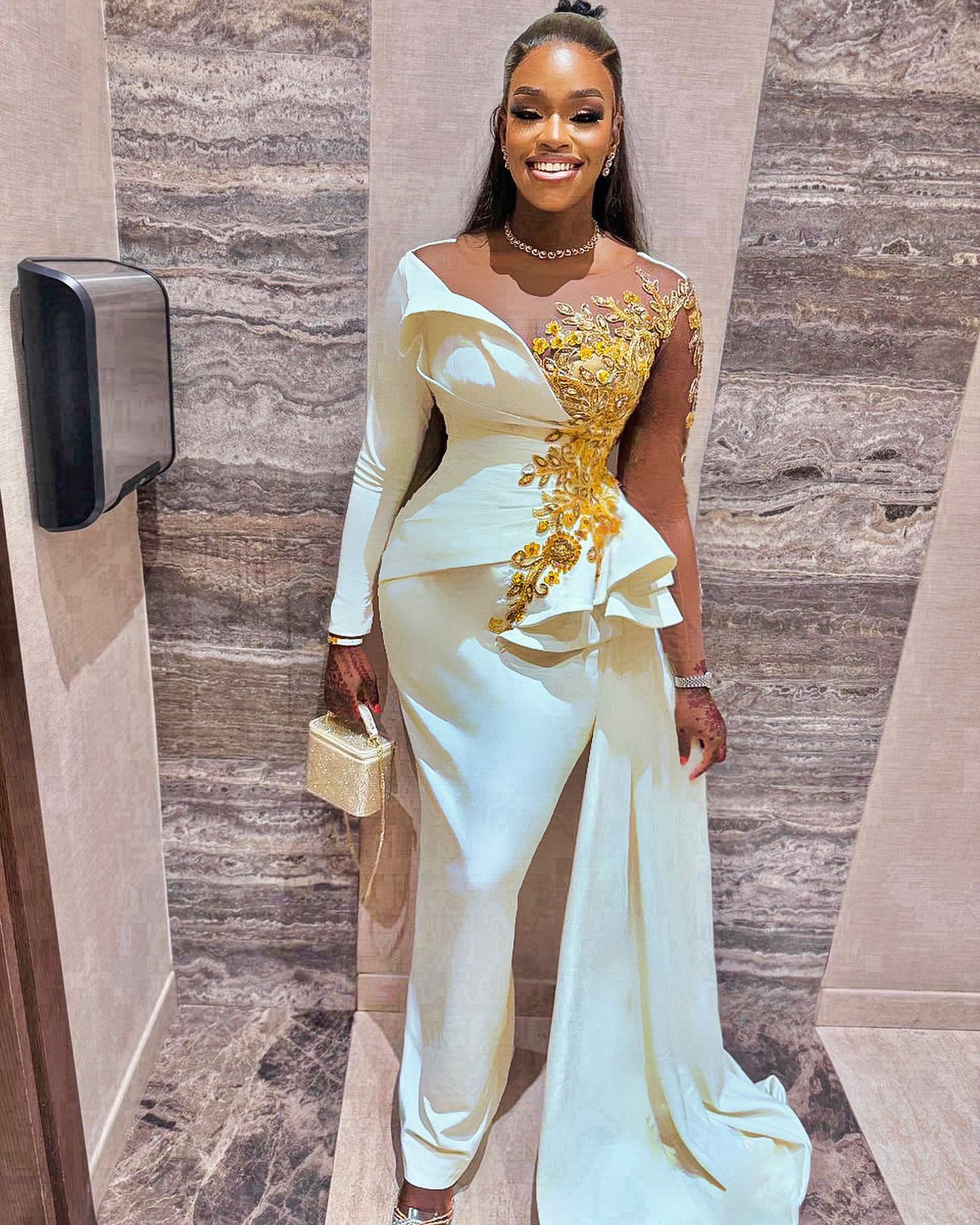 2024 Plus Size Ivory Sheath Prom Dress Satin Promdress Lace Crystals Evening Formal Party Second Reception Birthday Engagement Gowns Dresses Robe De S