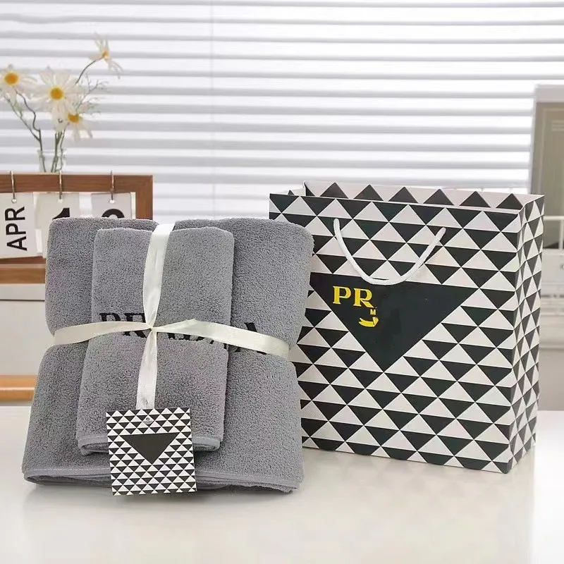 Designer bath towel set with classic letter logo embroidered towel, multi-color absorbent towel, pure cotton quick drying beach towel