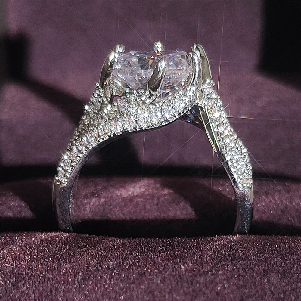 Designer Jewellery High Quality Classic Prong Setting Diamond Zircon Inlaid Ring for Valentine's Day Gift and Versatile Wear Textured Elegant Acc