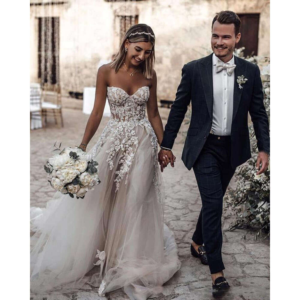 Romantic Flower Appliques Lace Boho Wedding Dresses Strapless Bohemian Bridal Gowns Vestido Noiva Soft Tulle A Line Robe De