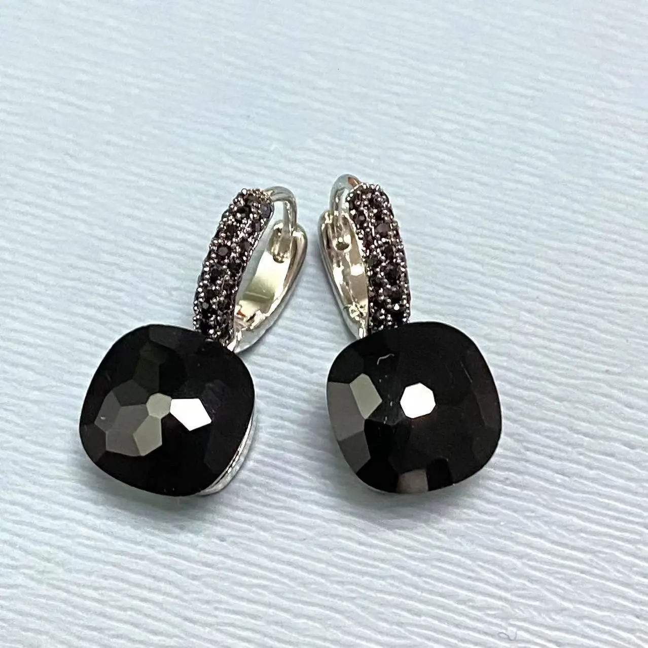10.6mm Classic Nudo Earrings Set with Black Zircon Comes with Black Gun Plated Square Candy Crystal Earrings Womens Fashion Jewelry 240710