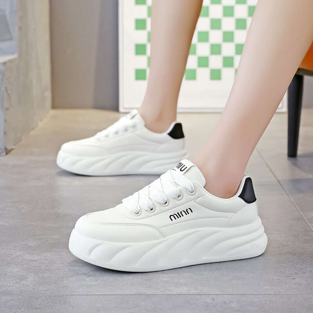 2024 Latest Women's Lightweight Casual Student Outdoor Sports Versatile Little White Shoes