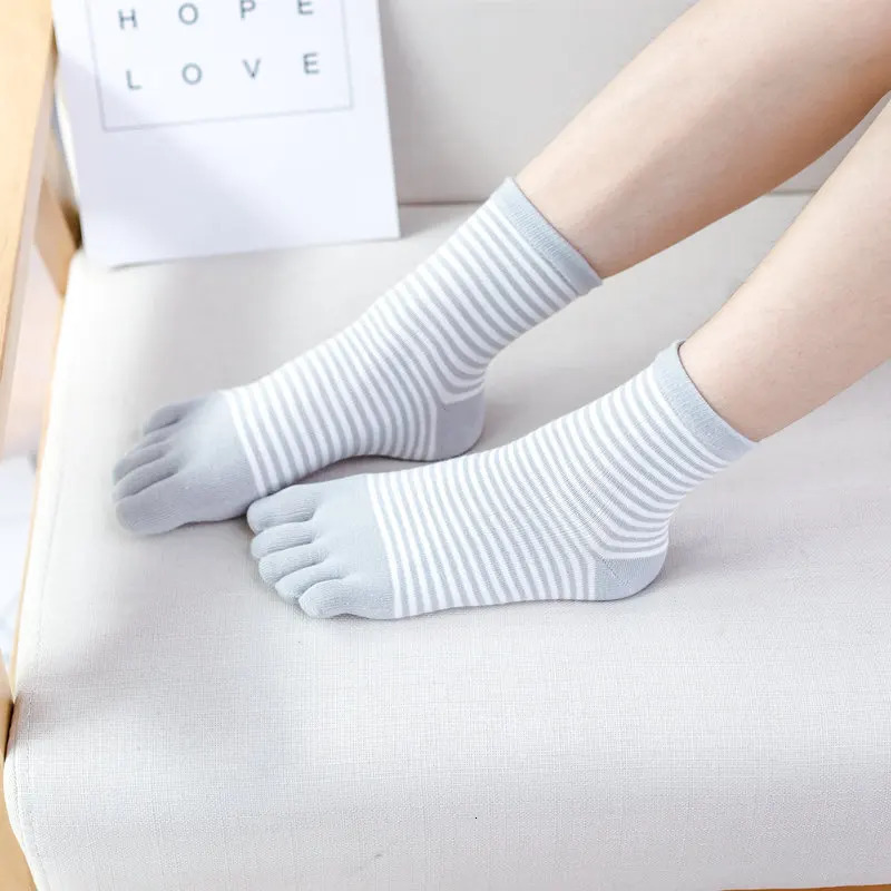 5 Pairs Cotton Fashion Striped Socks with Toes Women Girls Autumn Winter Warm Crew Socks Short Five Fingers Socks High Quality 240715