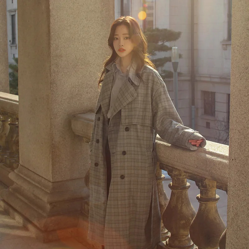 Autumn Checked Couple Windbreaker Korean Version Trend Medium Long Coat Mens Handsome Chic Over Knee Coat 240719