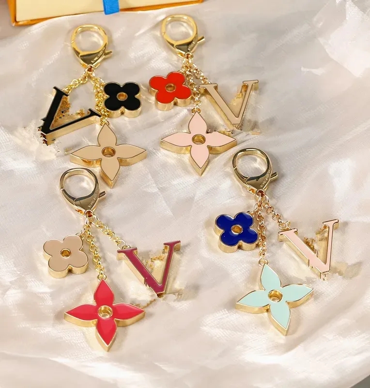 Keychains Lanyards Designer Sonneurs de clés Pink Crystal Keychain portefeuille Luxury Charm Decoration Accessoire Golden Chain A01