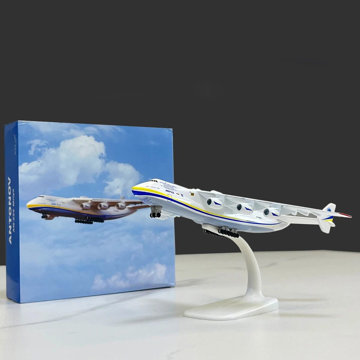 20CM die cast alloy Antonov An-225 Mriya aircraft model with 1/400 scale 240716