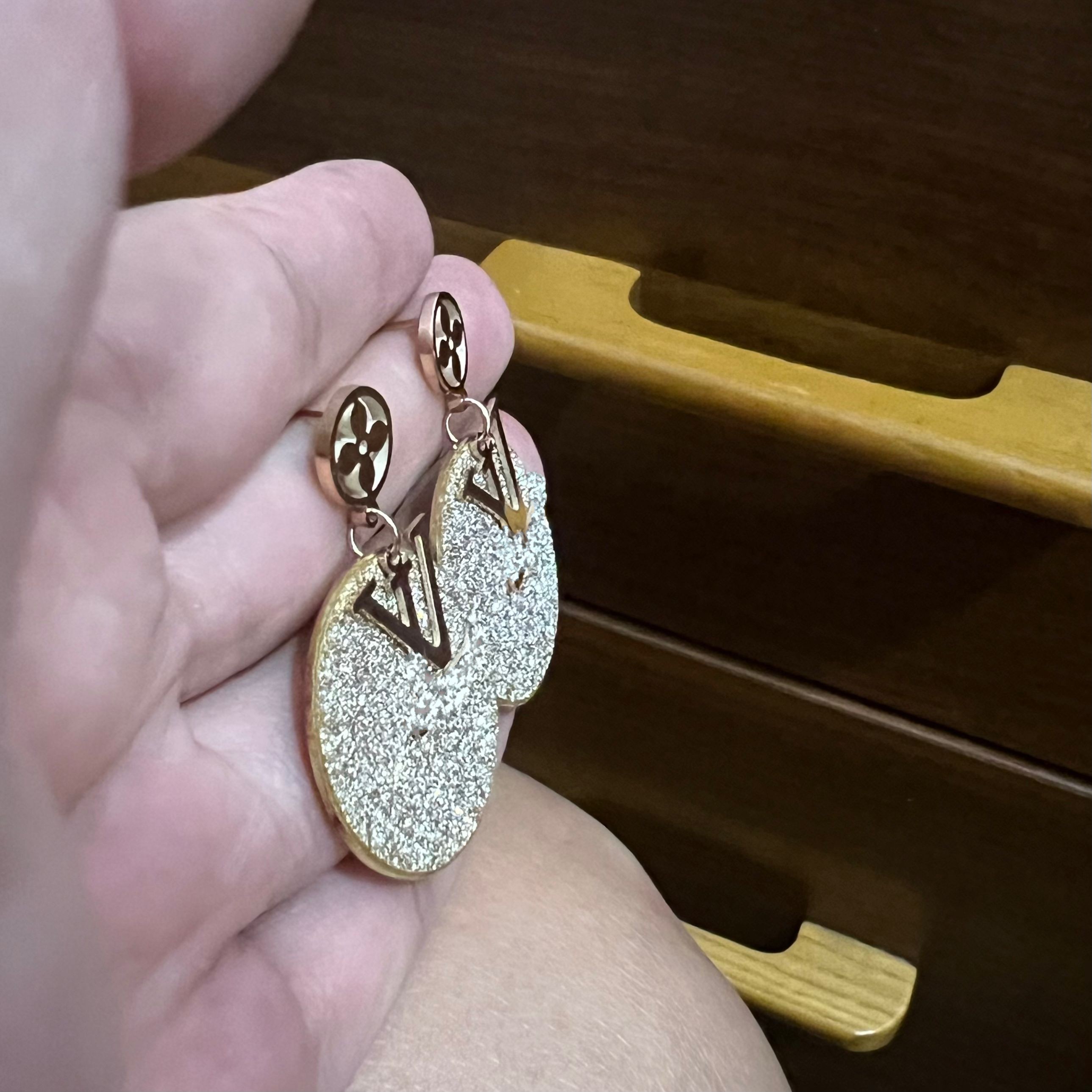 Elegant luxury designer large flower matt round black V drop dangle stud 316L Stainless Steel 18k Rose Gold women logo engrave earrings girls party jewelry