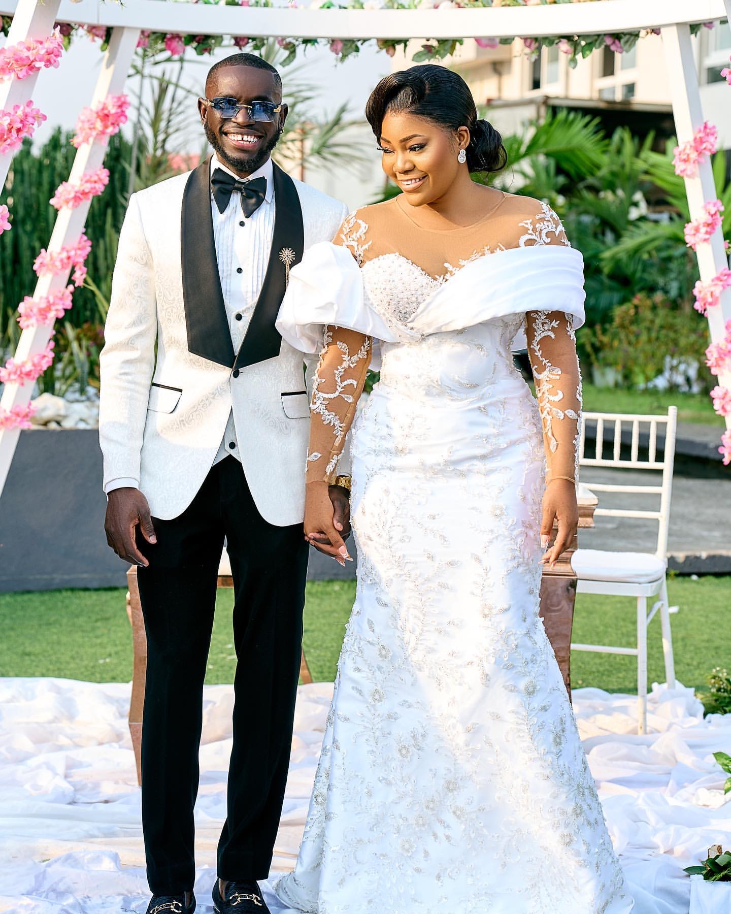 2024 Arabic Aso Ebi Plus Size White Mermaid Wedding Dresses Lacefull Beaded Long Sleeves Vintage Bridal Gowns Dress For Mariage ZJ466