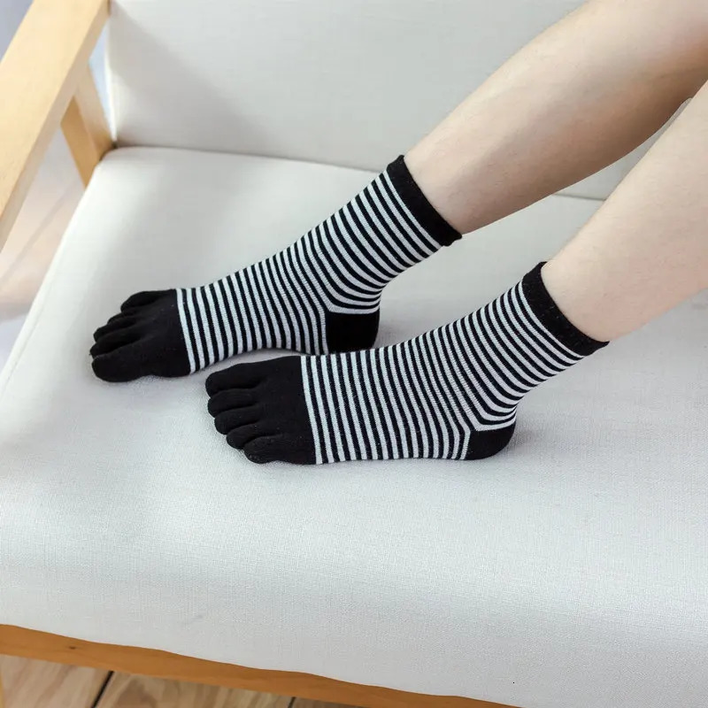 5 Pairs Cotton Fashion Striped Socks with Toes Women Girls Autumn Winter Warm Crew Socks Short Five Fingers Socks High Quality 240715