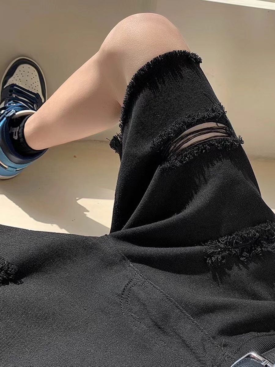 Hairy and ripped denim shorts for men, with a niche design. Summer thin cut pants, high street trendy ins, five quarter length pants