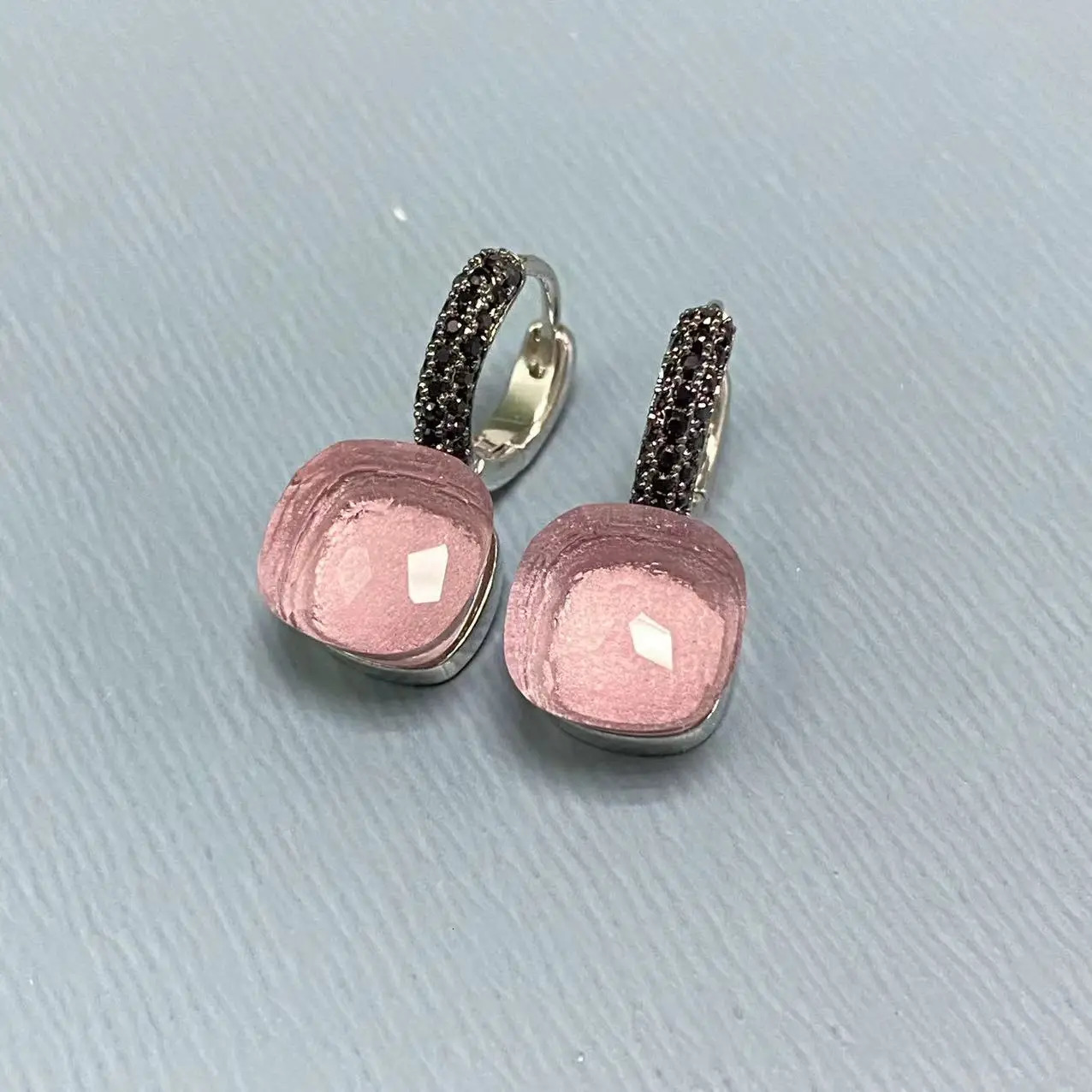 10.6mm Classic Nudo Earrings Set with Black Zircon Comes with Black Gun Plated Square Candy Crystal Earrings Womens Fashion Jewelry 240710