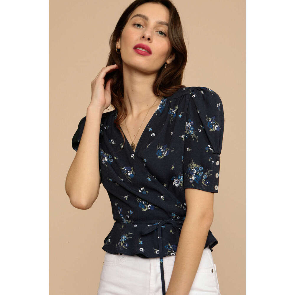 Best Saller New Merchandise Fashion Retro Summer Casual Slim Streetwear Long Sleeve Tee Shirts Women Short Skinny Base Collar Blouse Couples Graphic T