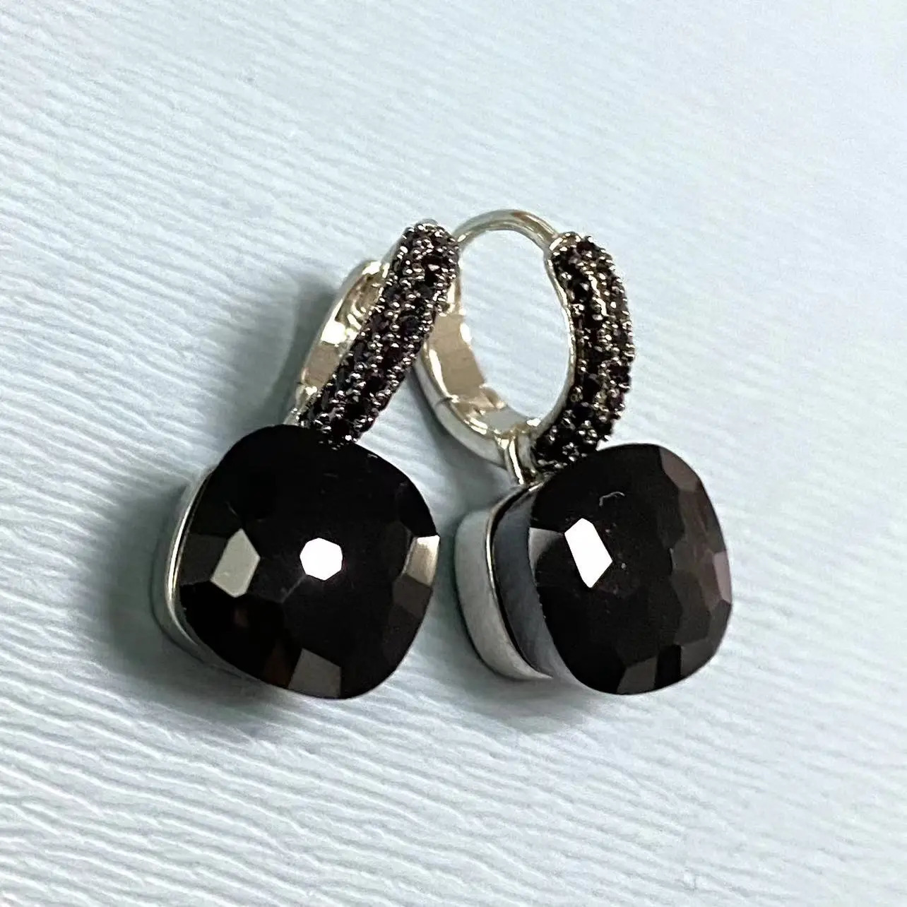 10.6mm Classic Nudo Earrings Set with Black Zircon Comes with Black Gun Plated Square Candy Crystal Earrings Womens Fashion Jewelry 240710