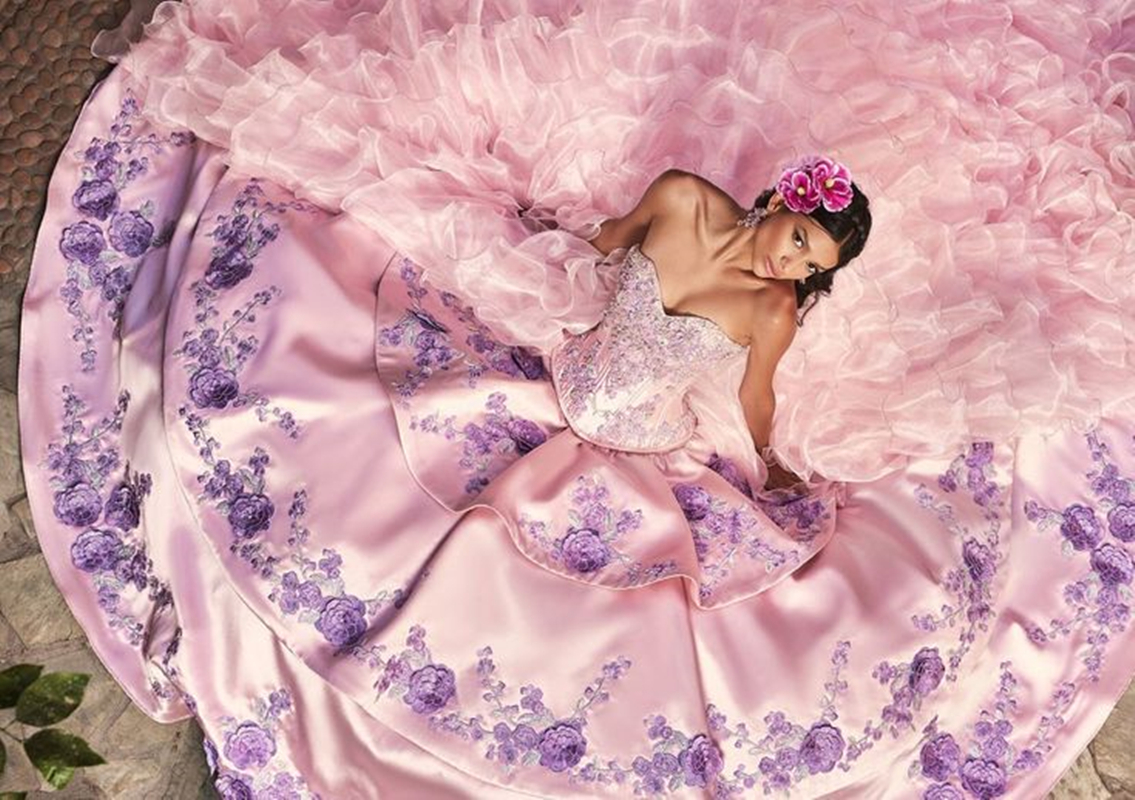 Princess Pink Quinceanera Dresses Tiered 3D ral Appliques Detachable Long Train Bow Back Off Shoulder Corset Charro Prom Birthday Dress Sweet 16 Gowns