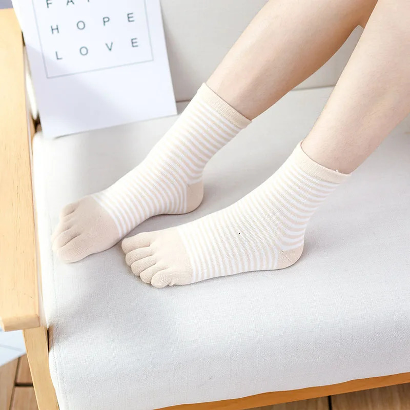 5 Pairs Cotton Fashion Striped Socks with Toes Women Girls Autumn Winter Warm Crew Socks Short Five Fingers Socks High Quality 240715