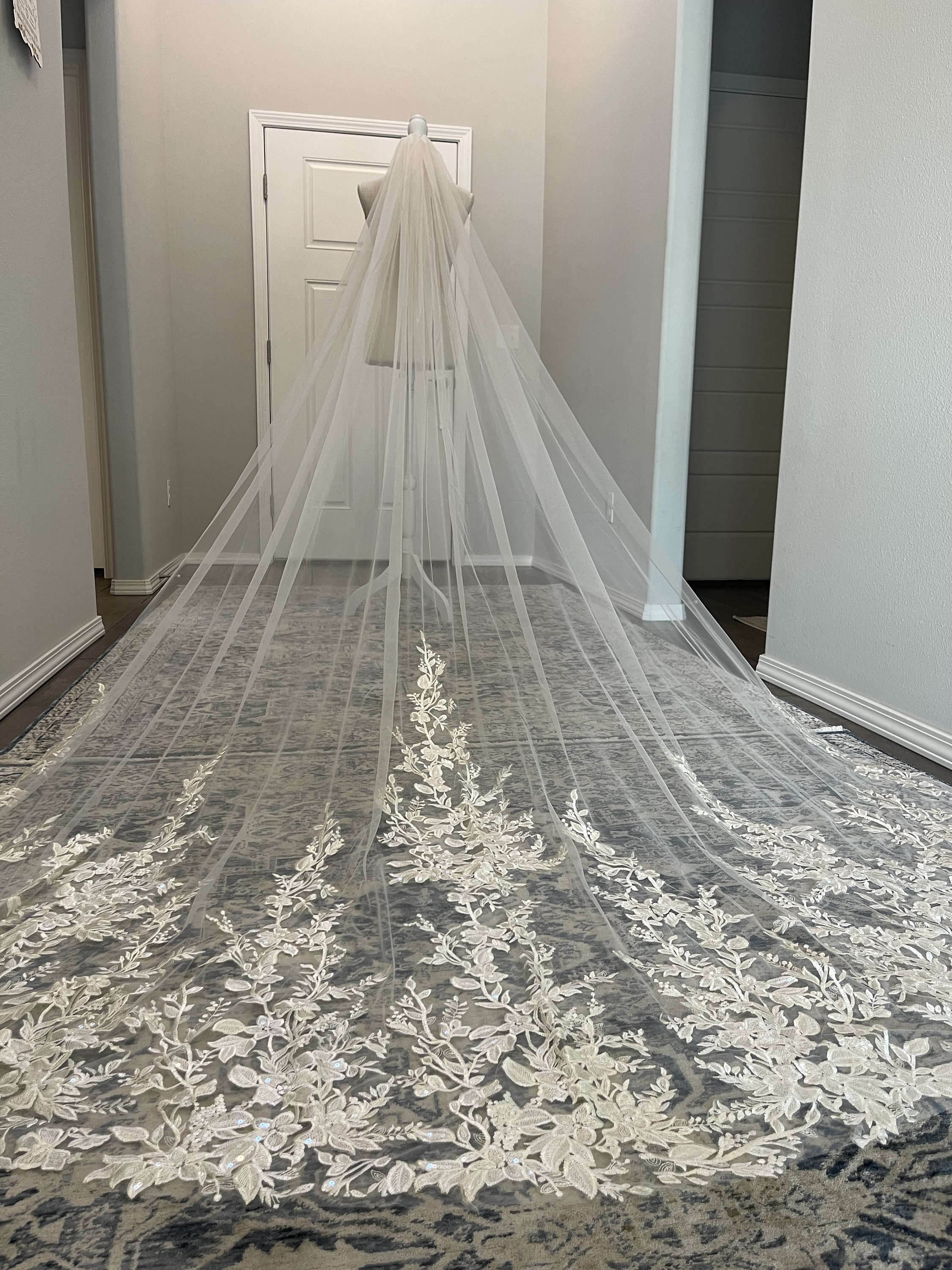 Gorgeous Wedding Veil One Layer Long Cathedral Length 4M Veils Sequins Applique Edge Velo De Cabeza For Bride Voile Custom Made
