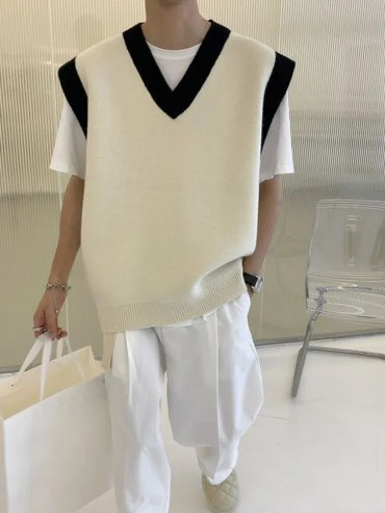 White Striped Knitted Sweaters for Men Vest V Neck Man Clothes Sleeveless Waistcoat Thick Winter Old Cotton Sale S 240716