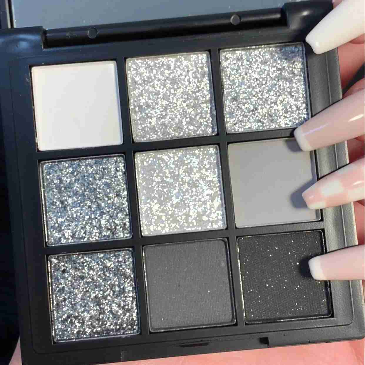 9 Color Personality Gothic Punk Smoke eye shadow Palette South Korea Shiny Matte High Pigment eye shadow Tray with Mirror MakeupW240730
