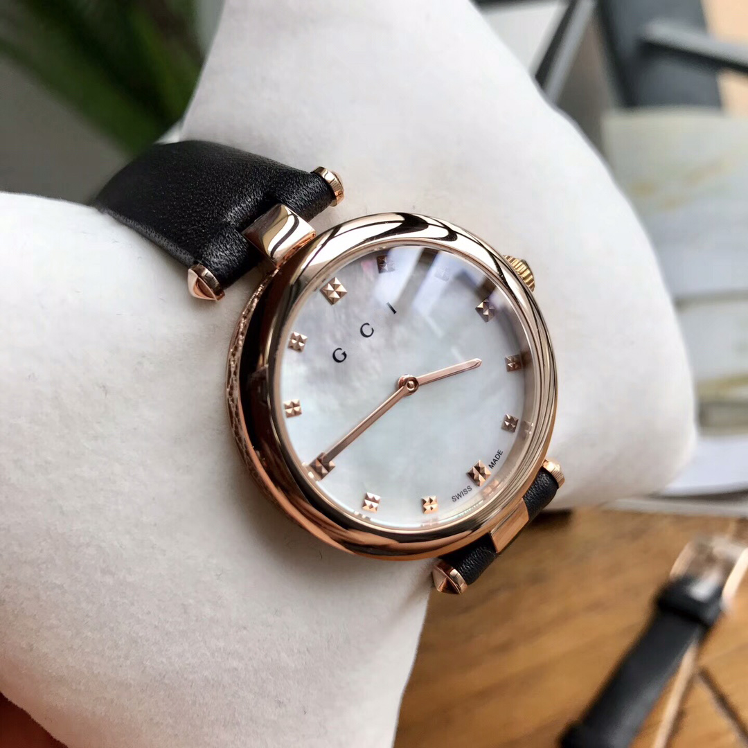 Luxury Watch Hot High Quality Onyx Dial Round Bracelet Watch Classic Golden Letters Designer Watch Latest Women's Watch Vintage Quartz Movement