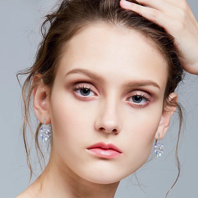 Korean womens evening drop earrings tassel rhinestone perforation used for parties and weddings silver ear pins jewelry crystal from Austria 240710