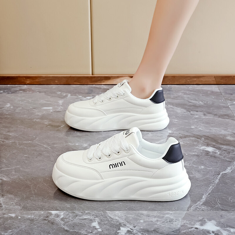 2024 Latest Women's Lightweight Casual Student Outdoor Sports Versatile Little White Shoes