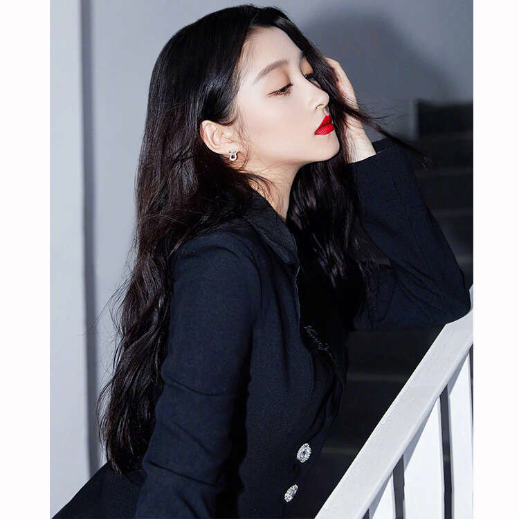 Guan Xiaotong S Same Style Suit Skirt Top with Two Buttons Autumn and Winter New French Women S Clothing Short Temperament Lace Dress Silk Dress Silk 
