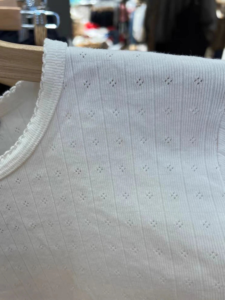 White Eyelet Slim Basic Long Sleeve TShirt Lace Trim Round Neck Cotton Casual Tee Shirts Vintage Simple Tshirts Y2k Tops 240716