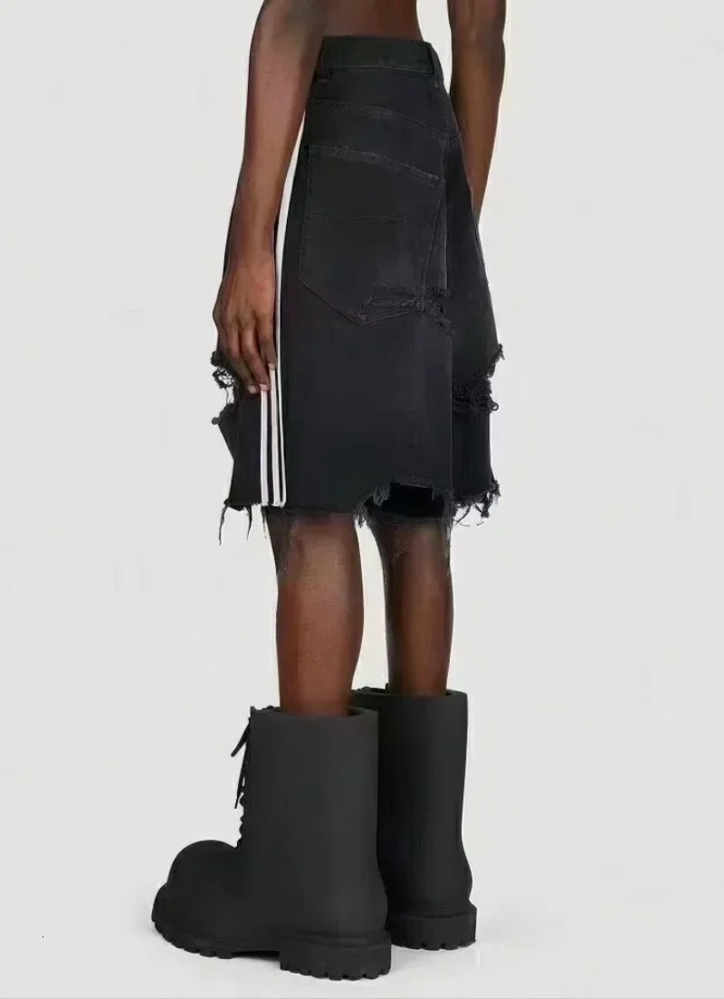 Black Hip-hop Hole Beggar Jeans Shorts Mens American Street Washed Old Loose Five-part Pants Streetwear Men Y2k Clothes Pants 240716