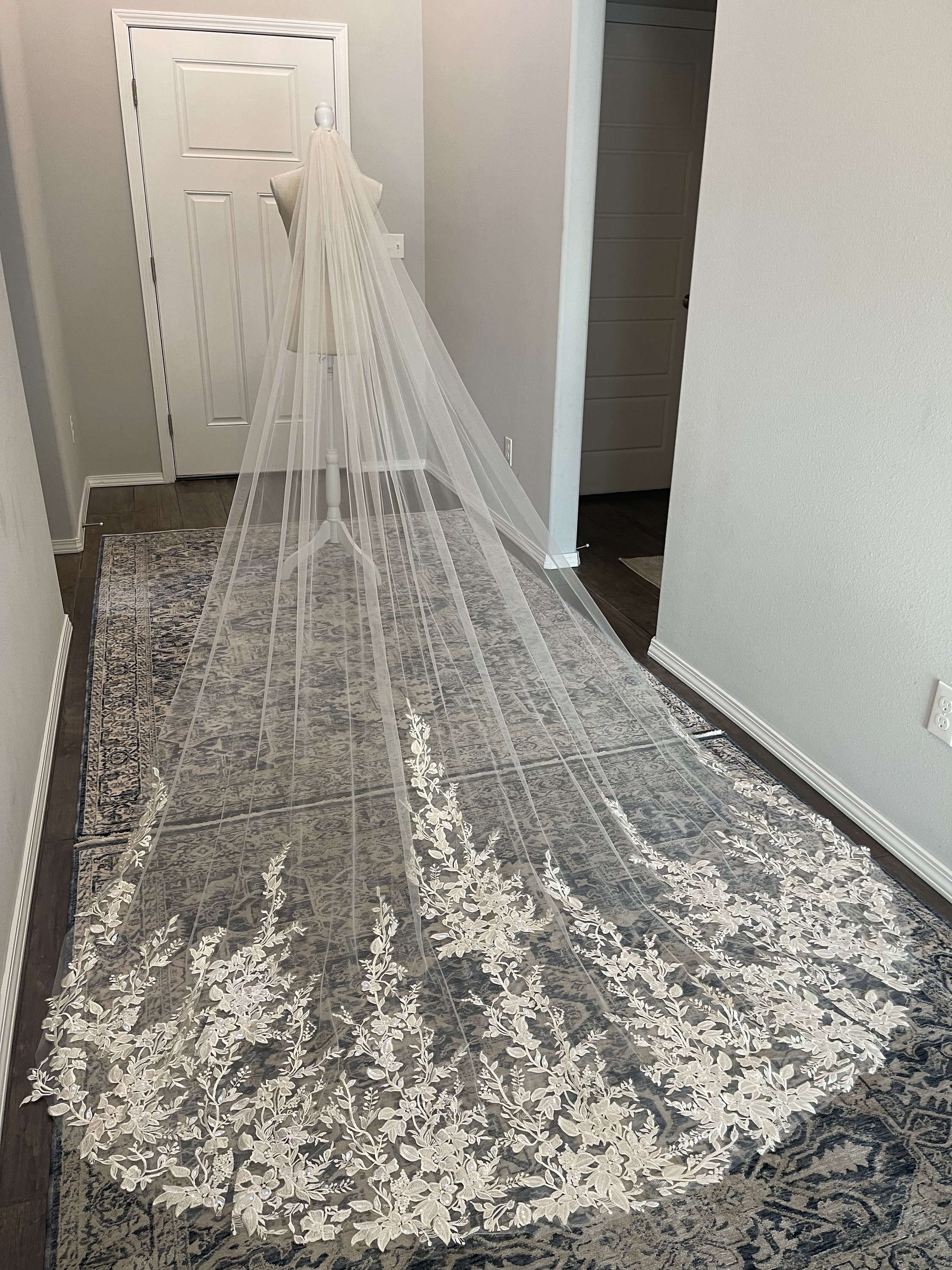 Gorgeous Wedding Veil One Layer Long Cathedral Length 4M Veils Sequins Applique Edge Velo De Cabeza For Bride Voile Custom Made