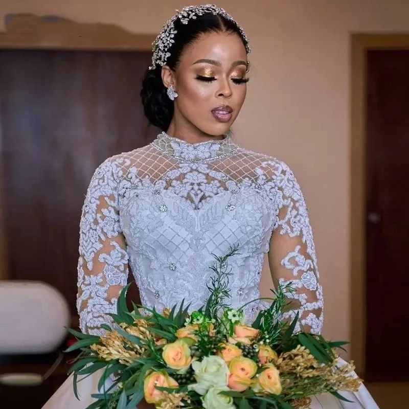 Plus Size Crystal Satin Wedding Dresses Full Sleeves Vestidos 2024 African Country Garden Bridal Gowns Gorgeous Lace Applique Custom made