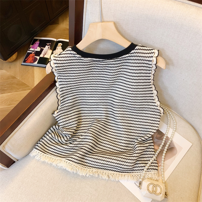 French style sleeveless vest top for women in spring summer, with a niche design that highlights thinness and covers flesh. Color blocked knit sweater