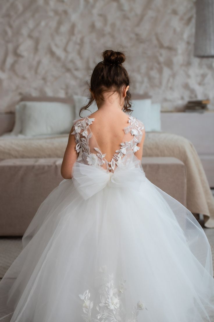 Princess Ivory Flower Girls Dresses With Detachable Bow Train 3D Floral Appliques Crew Neck Floor Length Ball Gown Wedding Party Gowns Toddler Kids Fo