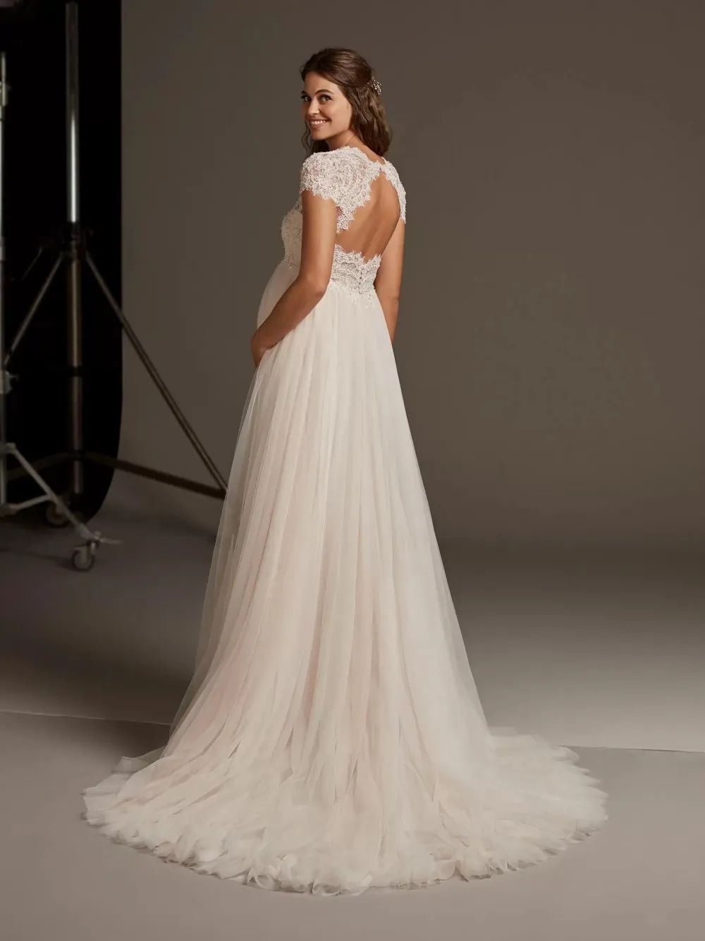 Empire Waist Wedding Gowns For Pregnant Maternity V Neck Lace Appliques Little Shiny Crystals Bridal Dresses Vintage Cap Sleeves A Line Tulle Robes de