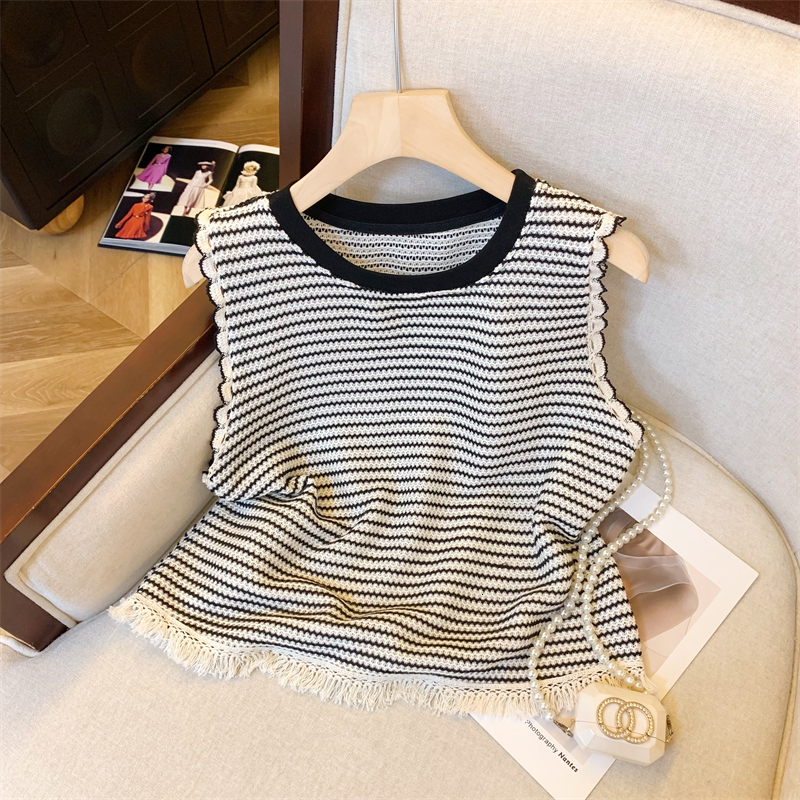 French style sleeveless vest top for women in spring summer, with a niche design that highlights thinness and covers flesh. Color blocked knit sweater