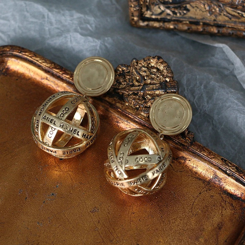 European and American fashion trends retro art heavy industry simple and versatile small gold ball shaped earrings 240710
