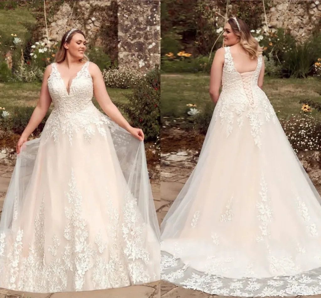 Plus Size A Line Wedding Dresses Sexy Deep V Neck Glamorous Lace Appliqued Bridal Gowns Boho Garden Corset Back Sweep Train Bride Reception Vestidos D