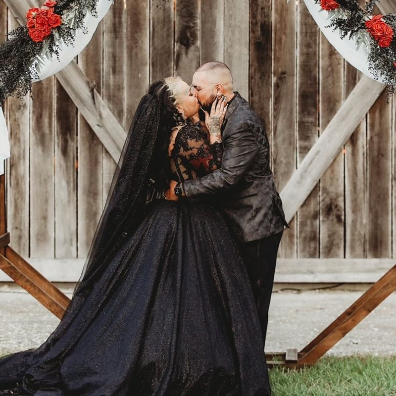 Long Sleeves Black Gothic Wedding Dresses V-Neck Illusion A-Line Glitter Sequins Tulle Bridal Gowns Corset Bodice 2024 Outdoor Vestido De Novia