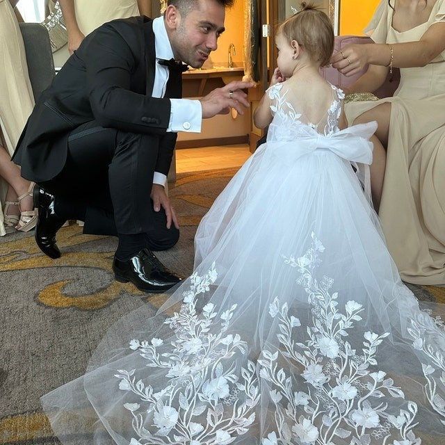 Princess Ivory Flower Girls Dresses With Detachable Bow Train 3D Floral Appliques Crew Neck Floor Length Ball Gown Wedding Party Gowns Toddler Kids Fo
