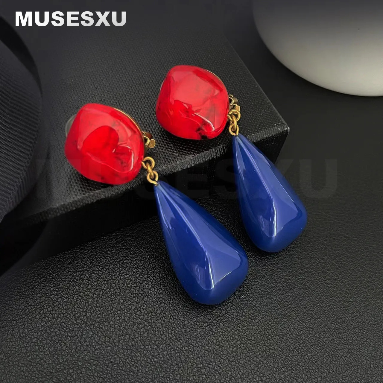 Jewelry and Accessories Treasure Blue and Red Resin Paint Pendant Earrings Clip Exaggerated Retro Earrings for Womens Gifts 240710
