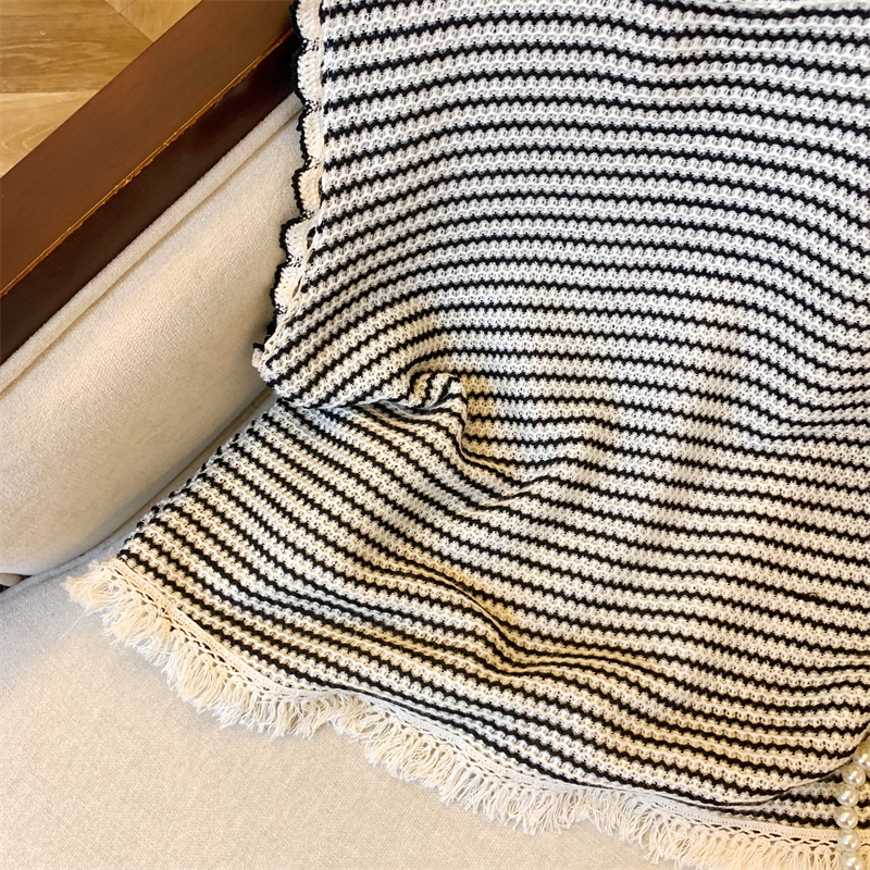 French style sleeveless vest top for women in spring summer, with a niche design that highlights thinness and covers flesh. Color blocked knit sweater