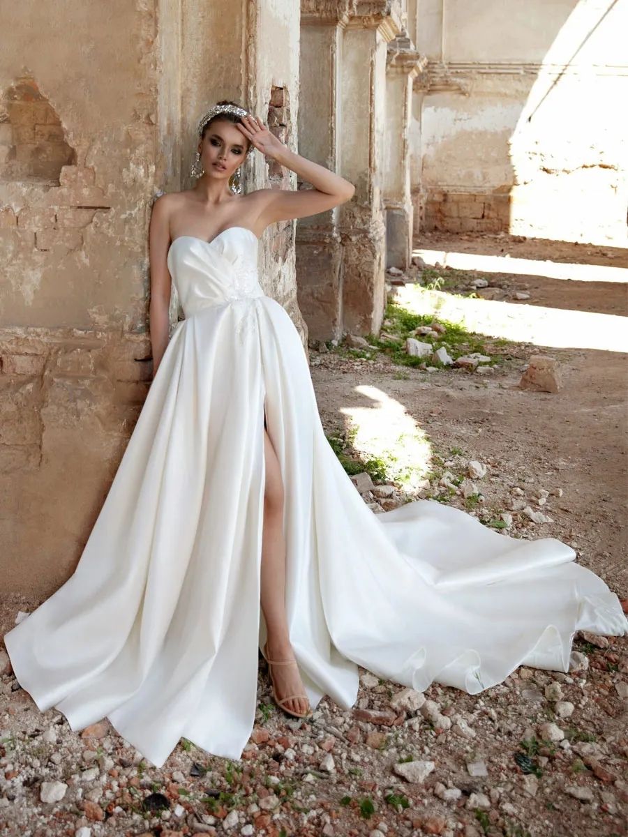 Sweetheart Elegant Satin A Line Wedding Dresses Simple Ruched Boho Garden Thigh Split Court Train Plus Size Bride Reception Robes de Mariee Custom Mad