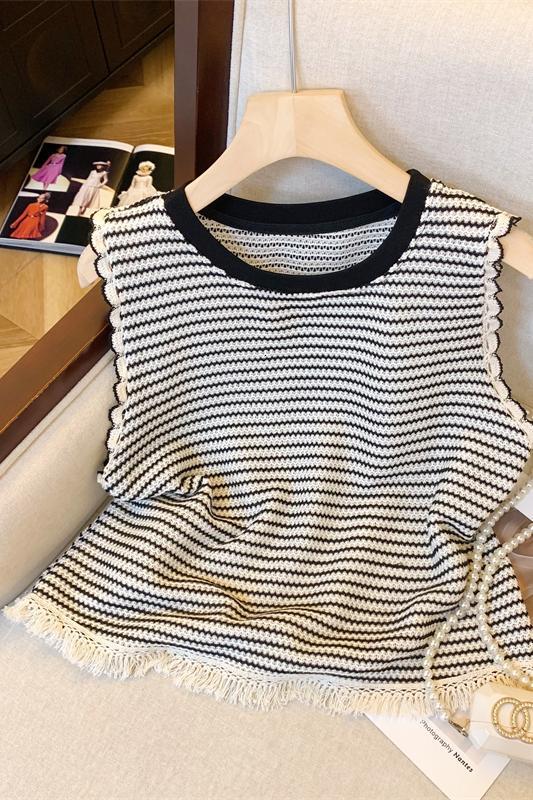 French style sleeveless vest top for women in spring summer, with a niche design that highlights thinness and covers flesh. Color blocked knit sweater