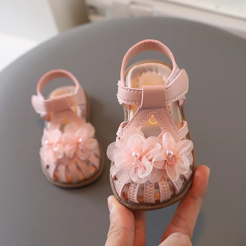 Summer Childrens Sandals Fashion Girl Little Flower Princess Sandals Student Baby Soft Sole Flat Sandals Walking Shoes H801 240704