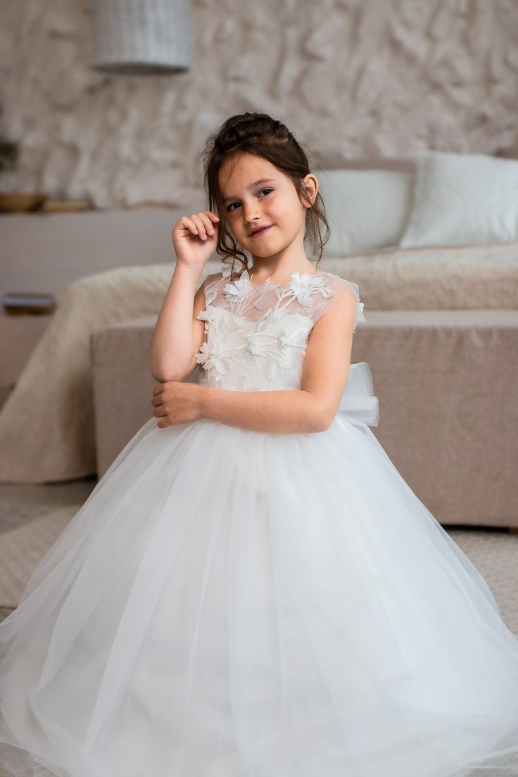 Princess Ivory Flower Girls Dresses With Detachable Bow Train 3D Floral Appliques Crew Neck Floor Length Ball Gown Wedding Party Gowns Toddler Kids Fo